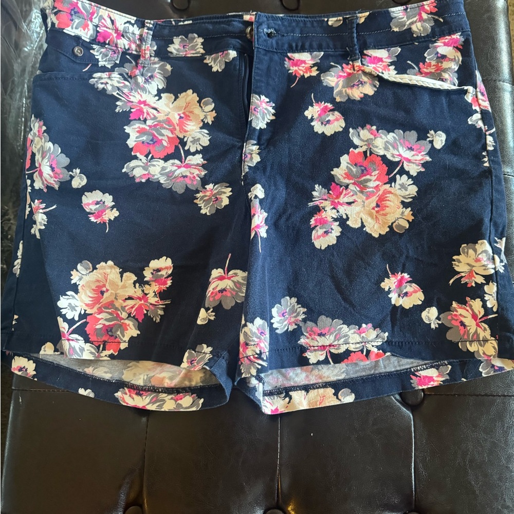 - Lee Natural fit size 16 shorts EUC